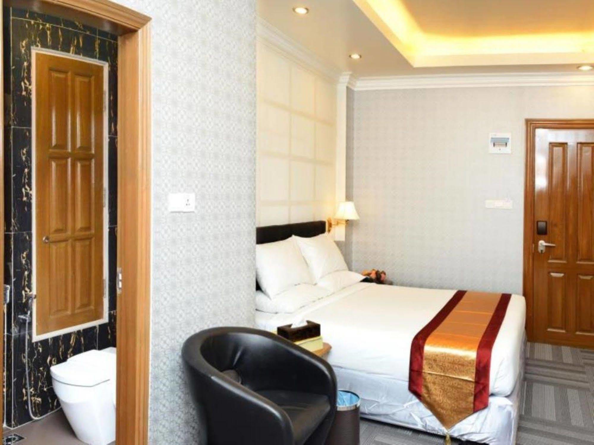 Hotel Grand United - 21St Downtown Yangon Dış mekan fotoğraf