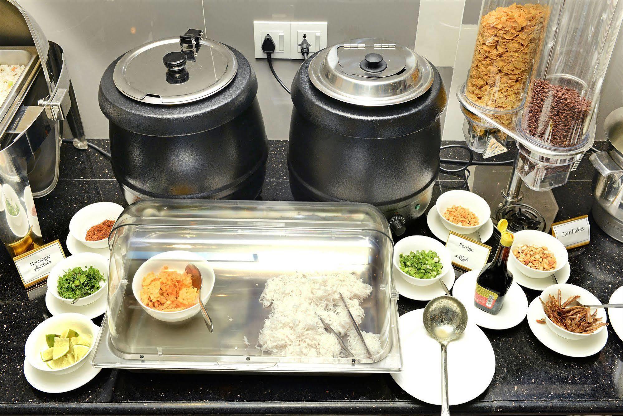 Hotel Grand United - 21St Downtown Yangon Dış mekan fotoğraf